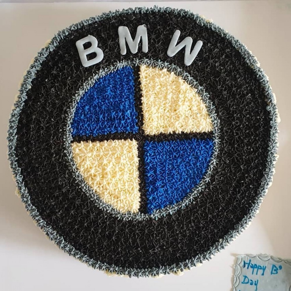 21st BMW Tyre themed birthday cake | Themed birthday cakes, 18th birthday  cake for guys, Bmw cake