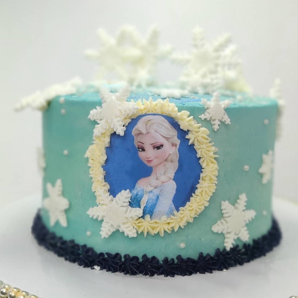 Frozen theme princess Elsa birthday cake, Food & Drinks, Homemade Bakes on  Carousell